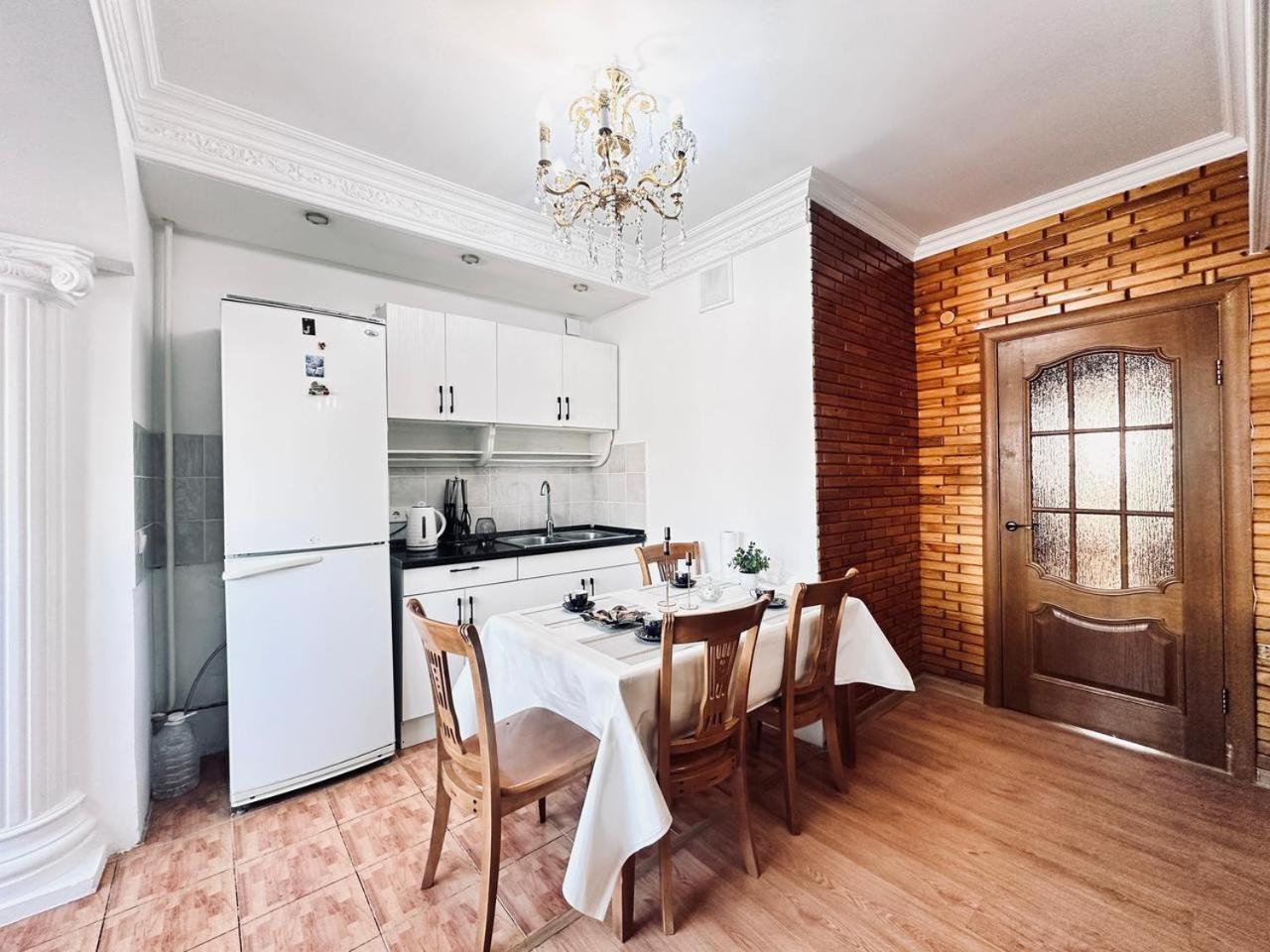 3 Ком Квартира На Абая Сейфуллина Алмати Екстер'єр фото