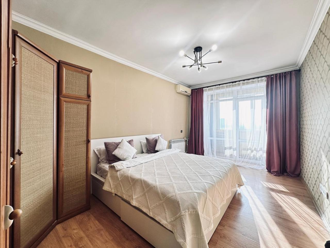 3 Ком Квартира На Абая Сейфуллина Алмати Екстер'єр фото